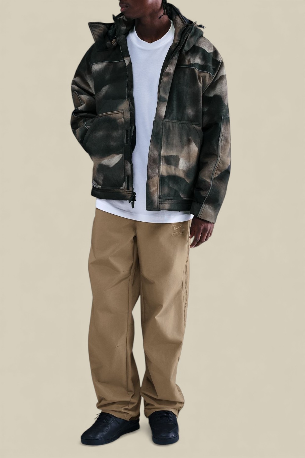 תמונת כל הלוק של נייקי X סטוסי ז'קט